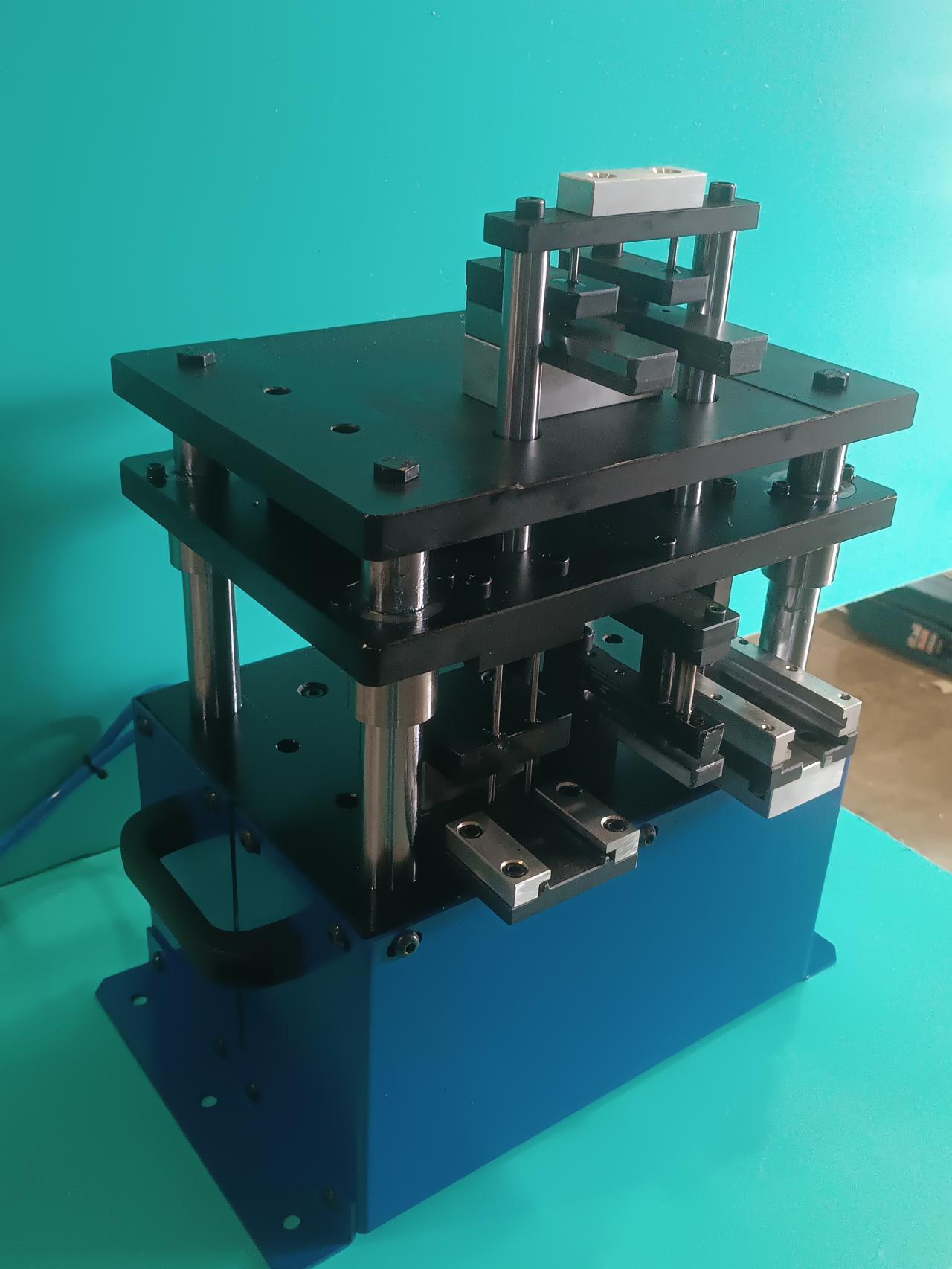 PNEUMATSKA PRESA ZA PROBIJANJE OTVORA NA ALUMINIJUMSKIM PROFILIMA